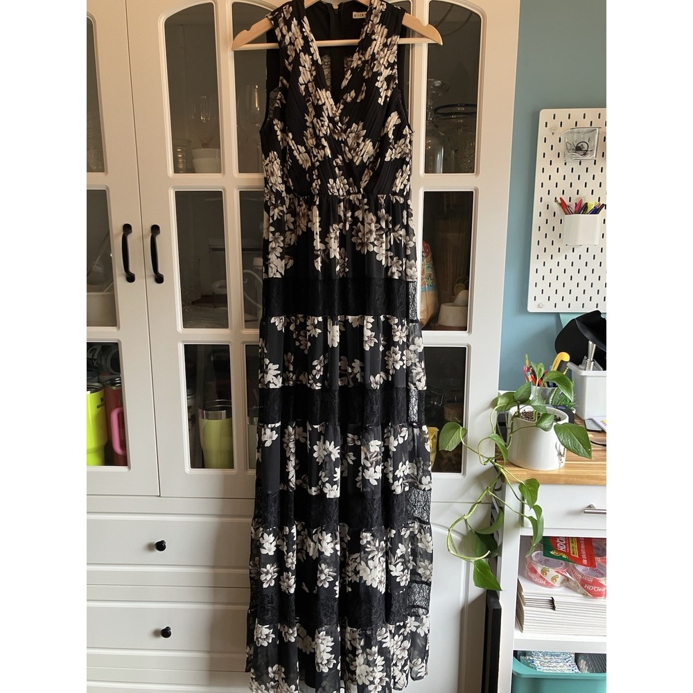 alice + olivia Floral Lace Tiered Maxi Dress Black White V-Neck Style C510511810
